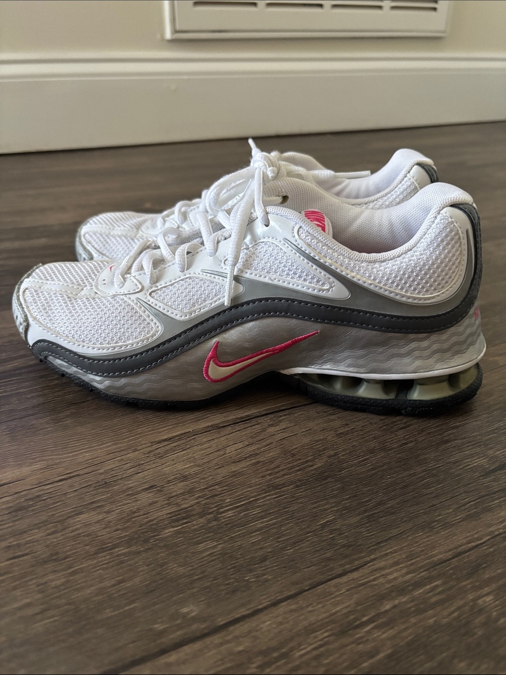 Nike Reax Run 5 Women's Size 6.5 Running Shoes Sneakers Athletic